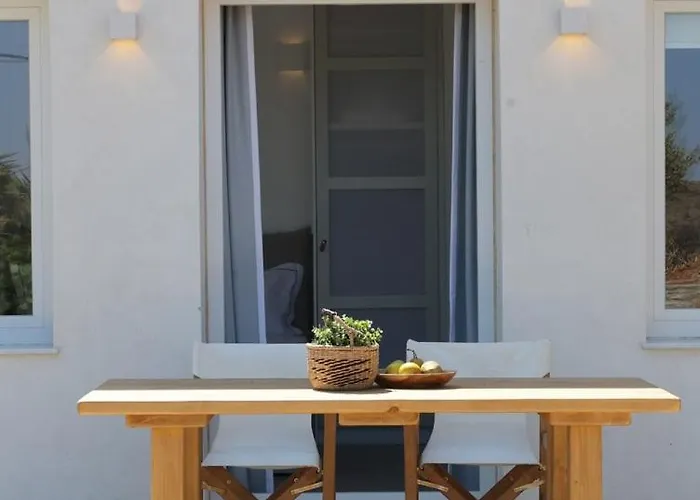 Delfini Semesterbostad Ano Syros